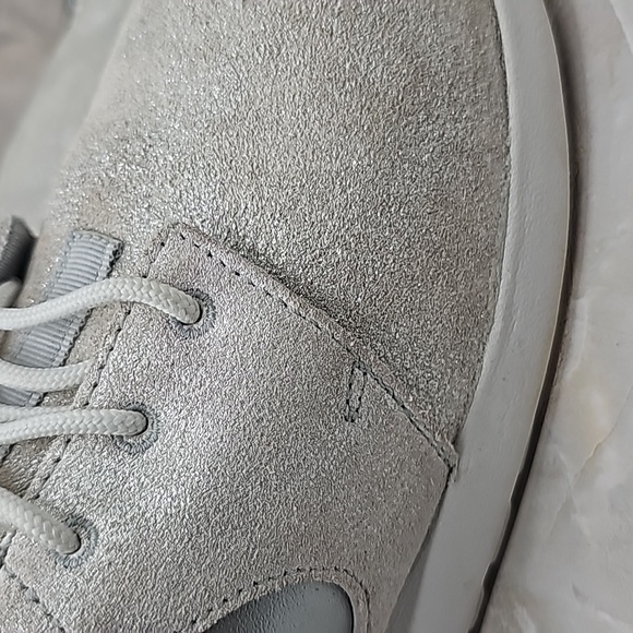 Silver/white shiny Nikes - Picture 6 of 9